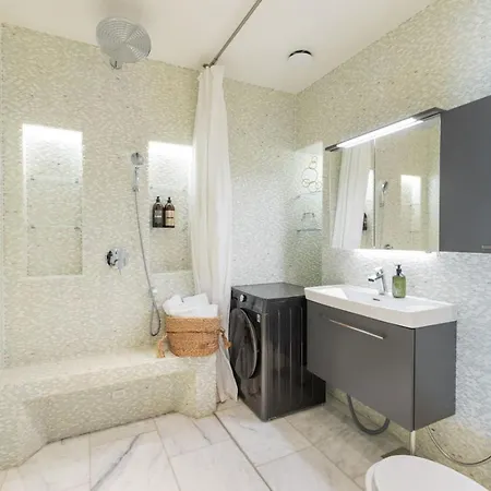 Daire Luxury Penthouse, Sauna, Balcony, Aircon