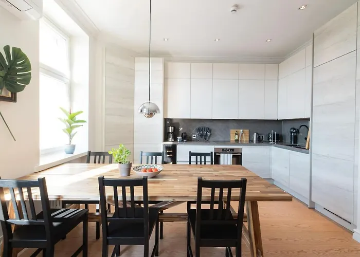 Luxury Penthouse, Sauna, Balcony, Aircon דירה